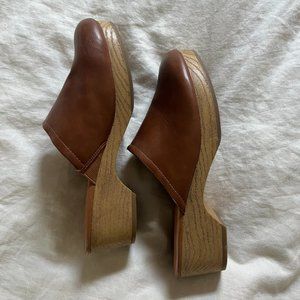 Wooden mule clogs